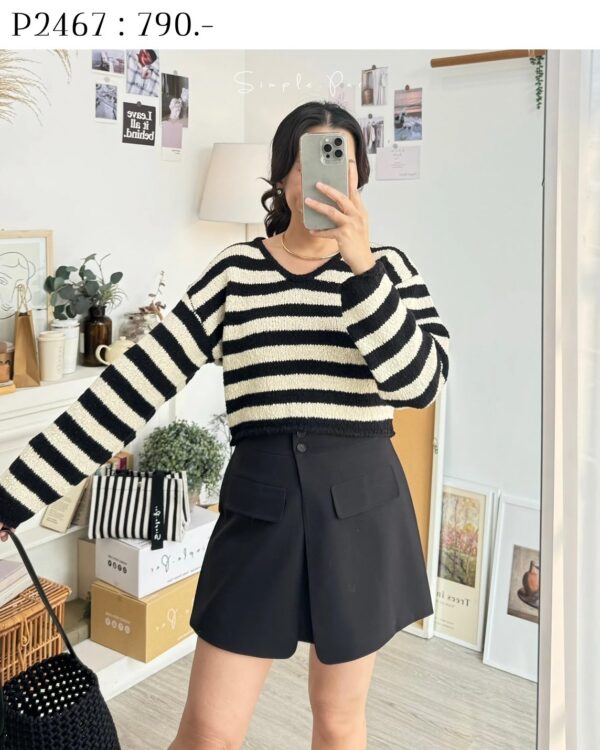 P2467 : เสื้อผ้าถักไหมพรมทอลายริ้วทรงครอปสั้นมาก - Image 2
